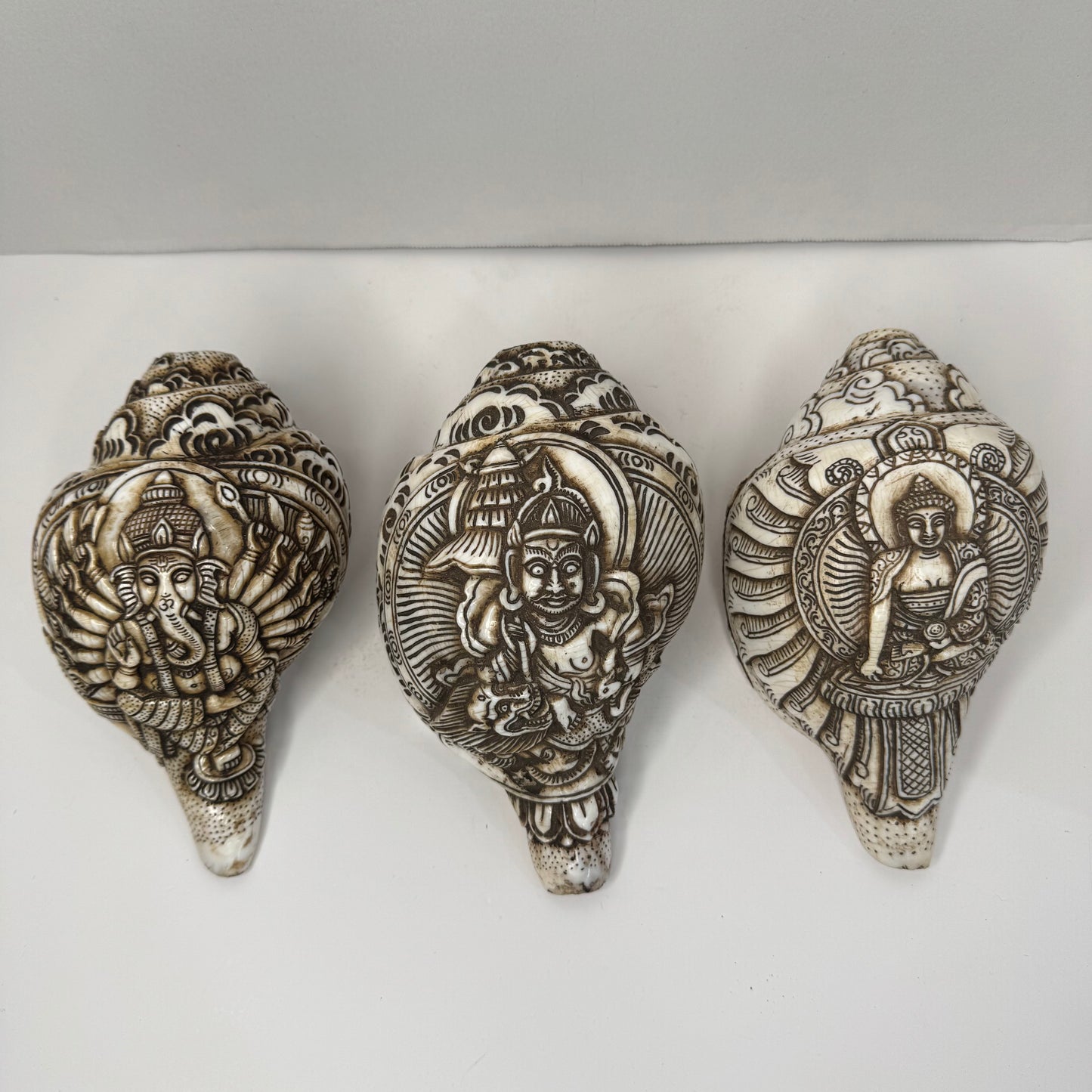 Hand-Carved Sacred Conch Shells with Hindu Deity Designs – Ganesha, Shiva, and Buddha